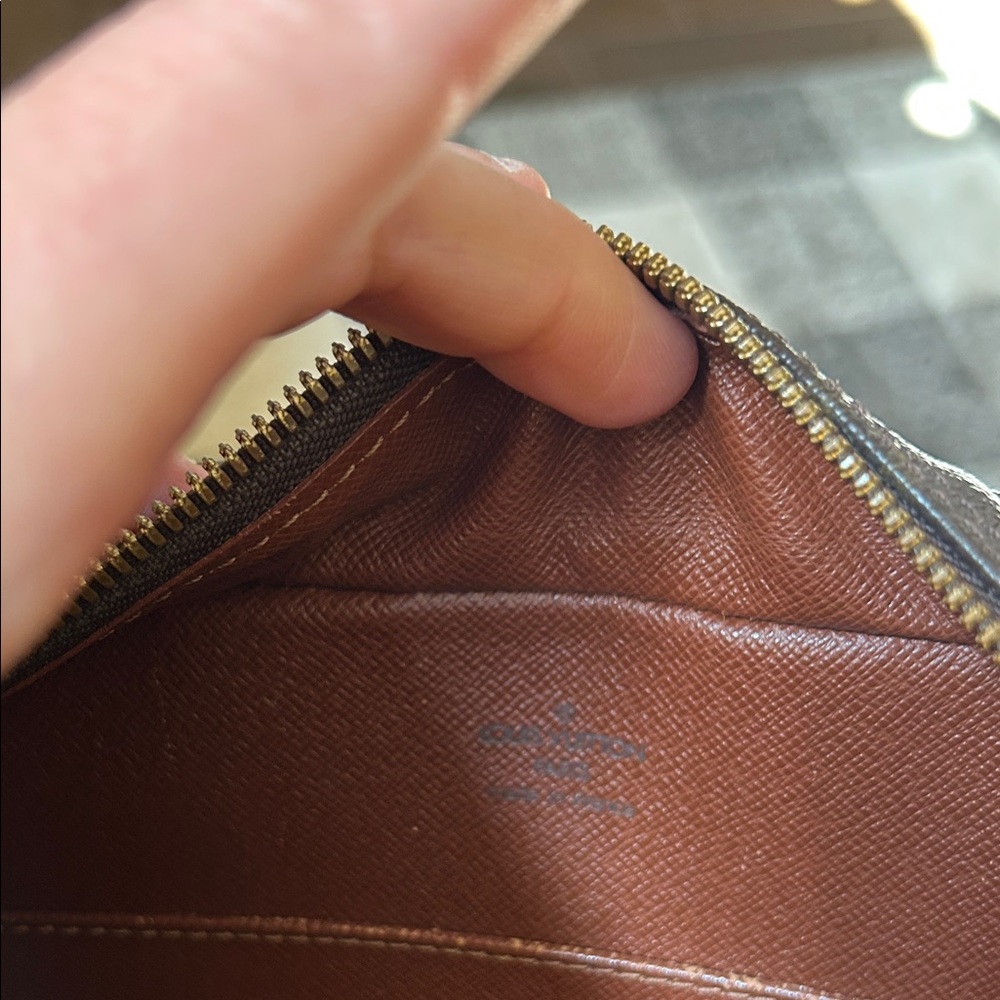 Louis Vuitton Monogram Bag in Brown and Tan - Picture 10 of 17